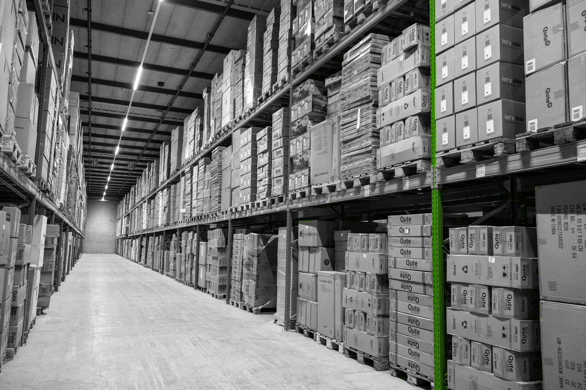 palletstellingen-in-brede-magazijngang-02